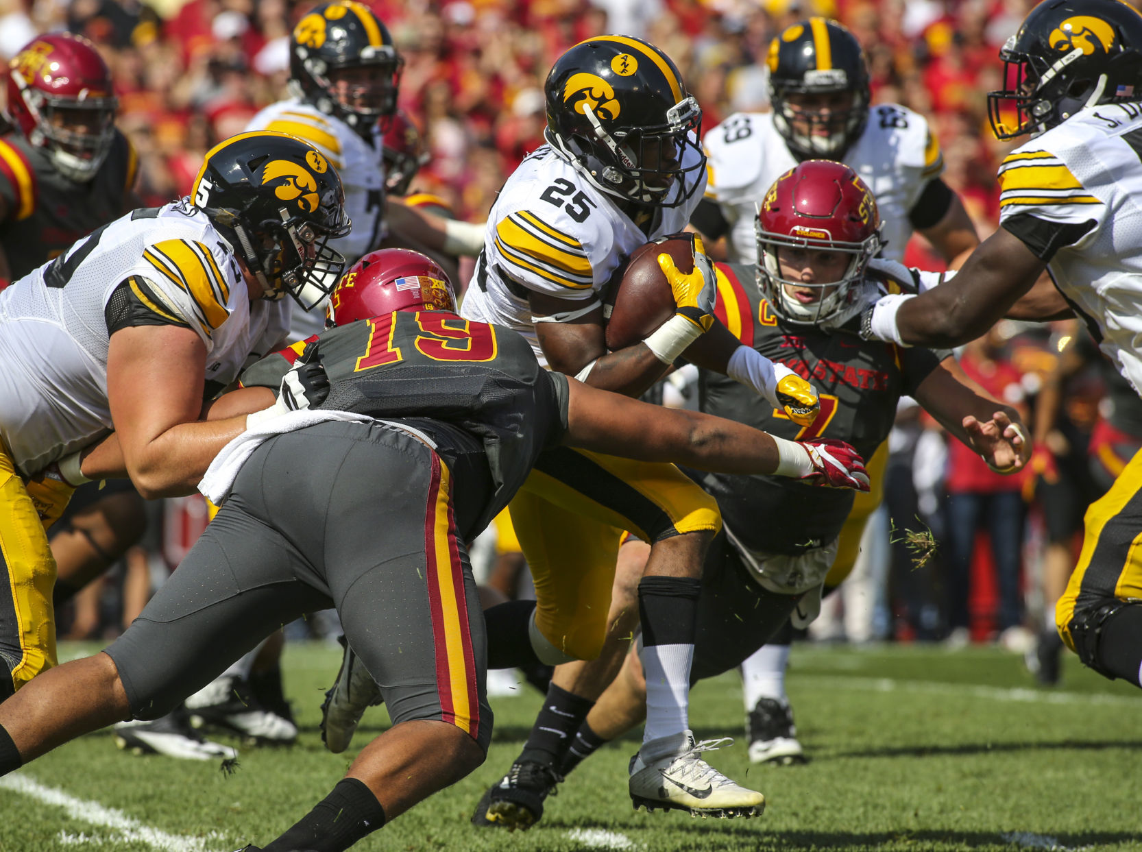 090917-HAWKEYE-FOOTBALL-002